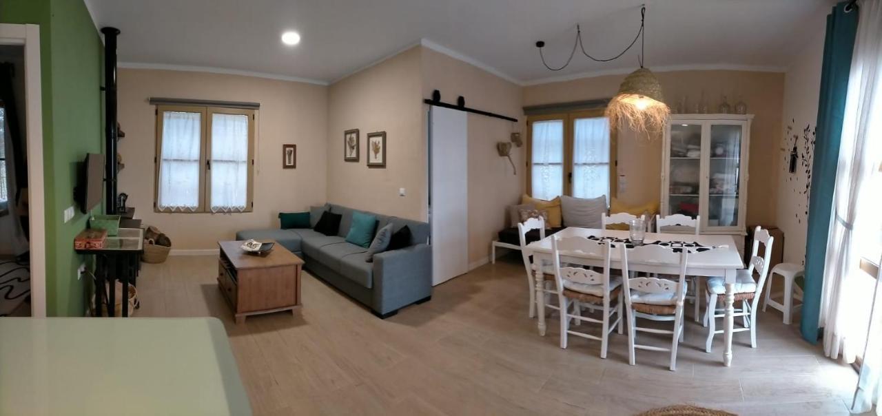 Villa Saudade, Casa Entre Encinas 埃尔卡斯蒂略德拉斯瓜尔达斯 外观 照片